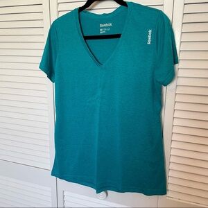 Reebok T-Shirt - Size Medium